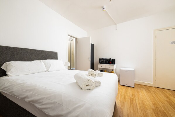 1 bedroom, iron/ironing board, free WiFi, bed sheets - Shepherd's Bush 8 suite room for 2 people (London)