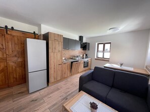 冷蔵庫、オーブン、コンロ、食器洗い機