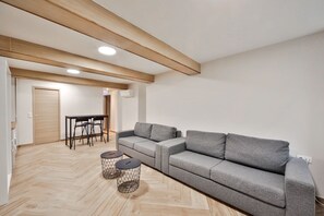 コンフォート ルーム (49 F) | リビング エリア | 薄型テレビ