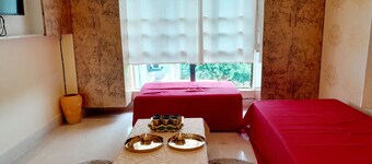 Peaceful and elegant Room in an apartment