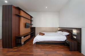 2 dormitorios, tabla de planchar con plancha, wifi y ropa de cama