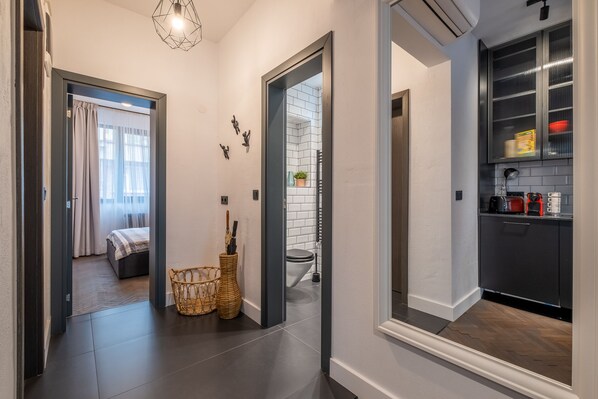 Apartment | Bathroom | Shower, hair dryer, towels