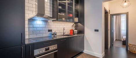 Refrigerador, horno, placa de cocina, lavavajillas