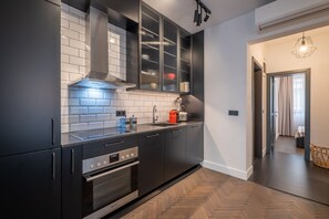 Apartment | Private kitchen - New Soho 13- Top Center Black & White (Sofia)