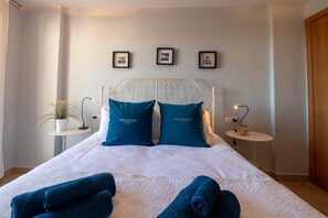 1 slaapkamer, een strijkplank/strijkijzer, wifi, beddengoed