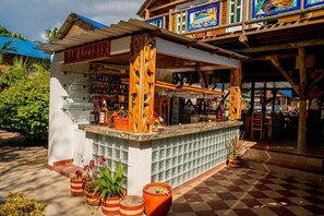 Bar (on property) - Hotel Isla Lizamar (Rosario Islands)