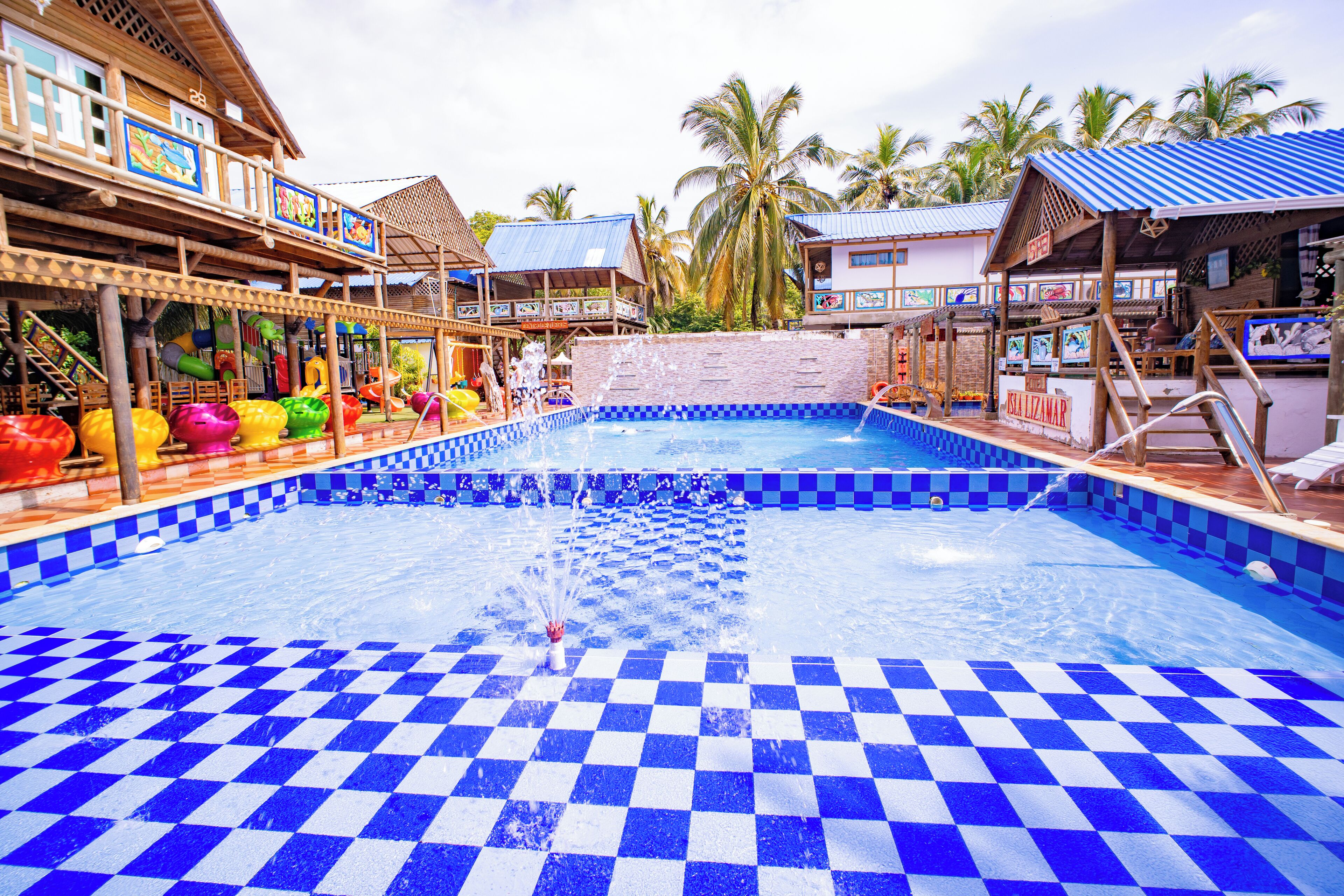 2 つの屋外プール