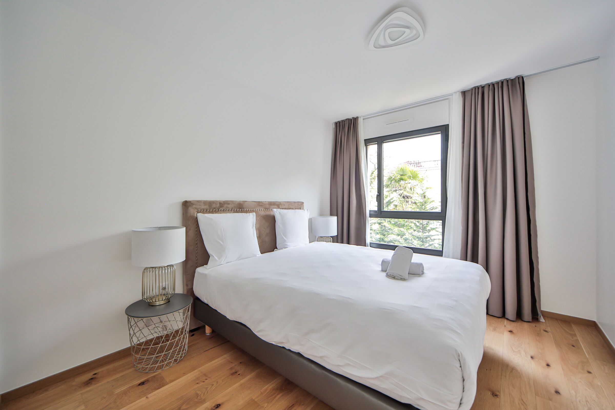 Deluxe Apartment | Blackout drapes, soundproofing, iron/ironing board, free WiFi