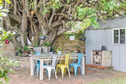 Fabulous 2BR close to the heart of East Fremantle - walk to the river