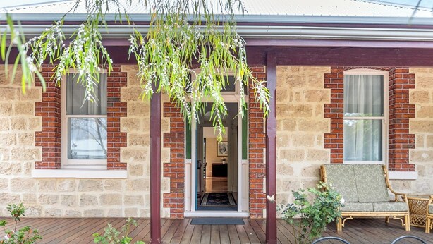 A brick house with a wooden porch, a bench, and a chair. - Fabulous 2BR close to the heart of East Fremantle - walk to the river (East Fremantle)