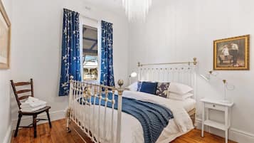 2 habitaciones, tabla de planchar con plancha, wifi y ropa de cama