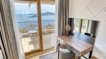 Premium bedding, desk, laptop workspace, free WiFi