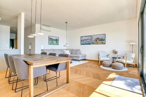 Deluxe Apartment, Sea View | Living area