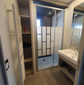 Haartrockner, Seife, Toilettenpapier