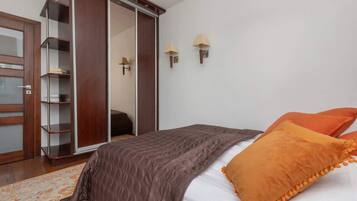 1 chambre, fer et planche à repasser, Wi-Fi, literie fournie