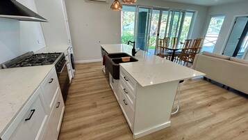 Coffee/tea maker, fridge, microwave, oven