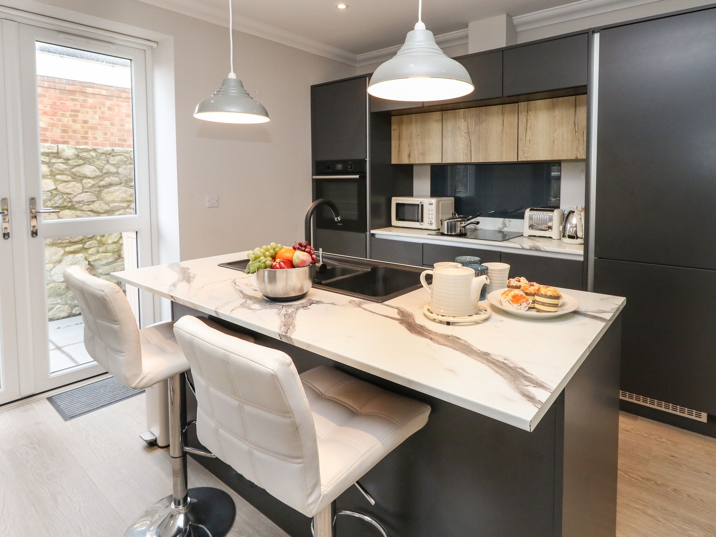 Fridge, dishwasher, electric kettle, toaster