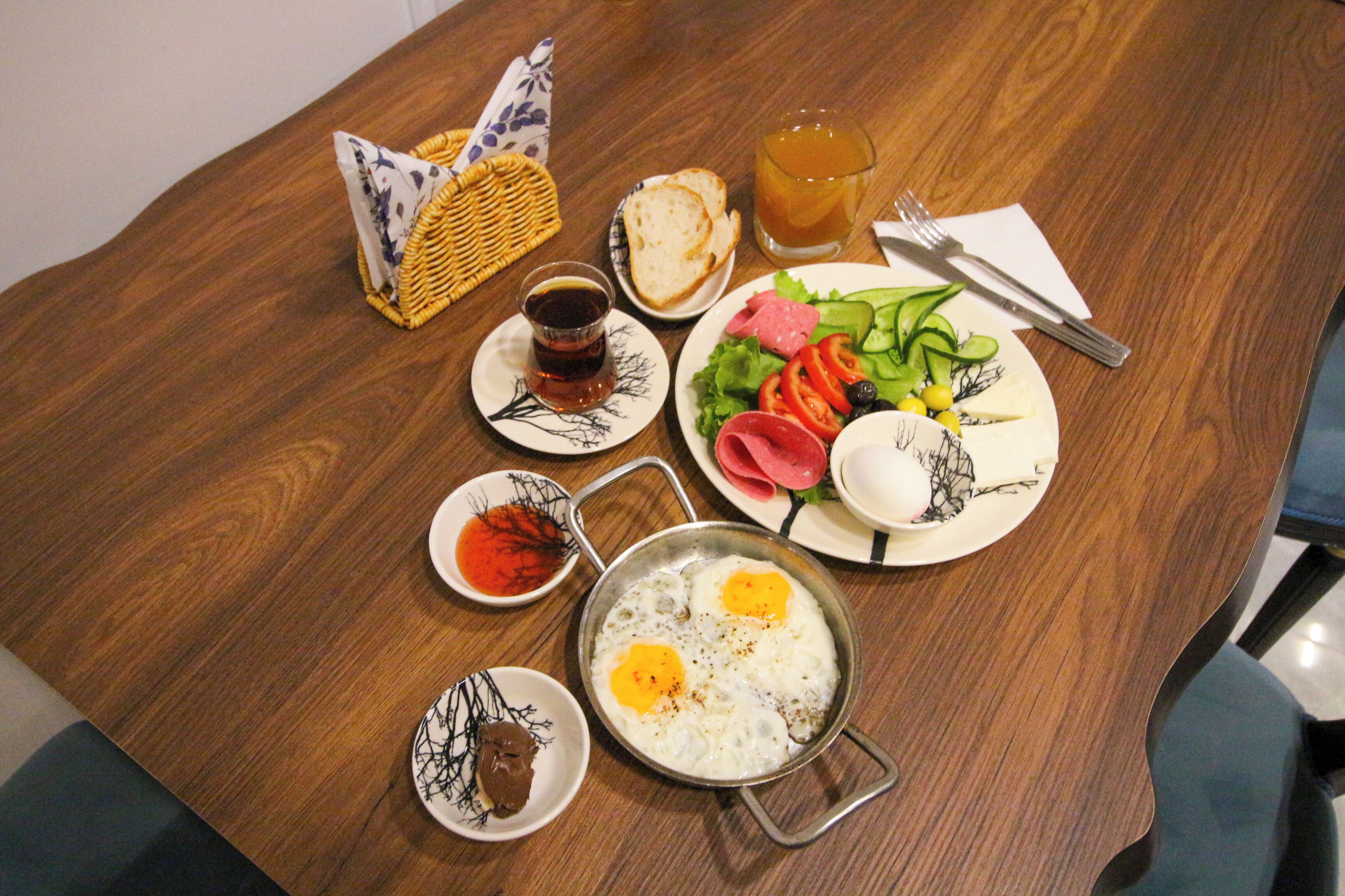 daily self-service breakfast (try 499 per person)