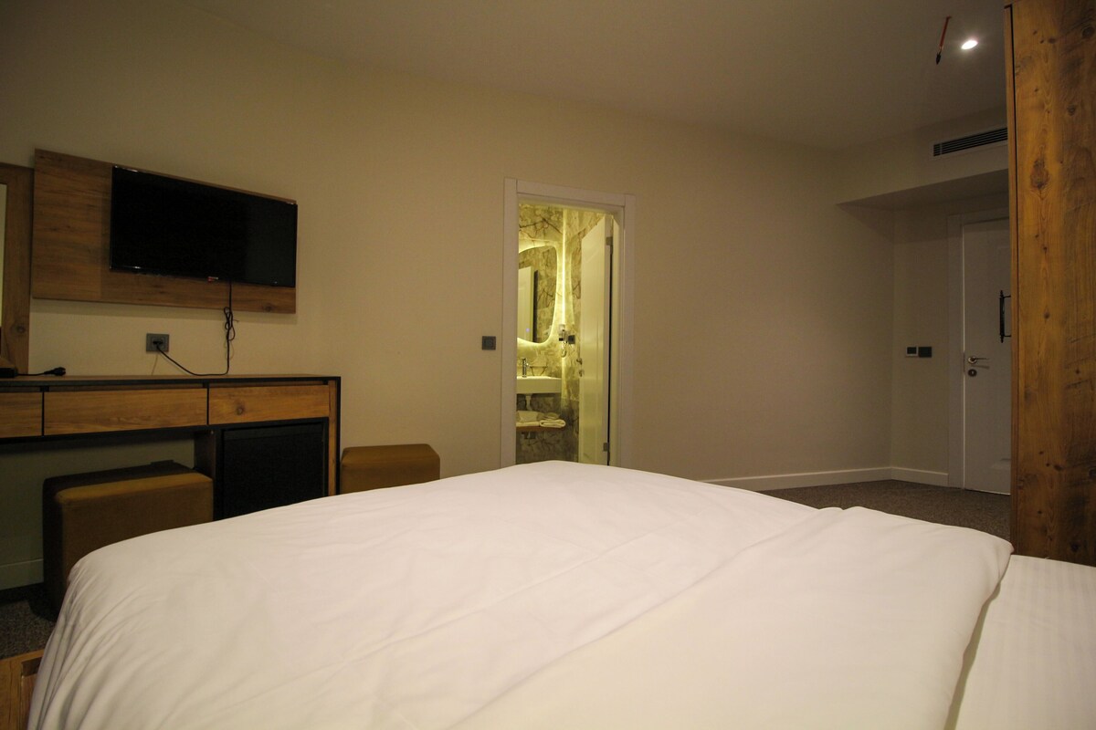 Deluxe Quadruple Room | Soundproofing, WiFi (free), bed sheets