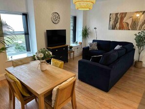 Departamento, 1 cama Queen size | Área de sala de estar