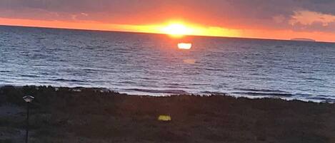 Apartment, 1 Queen Bed | Beach