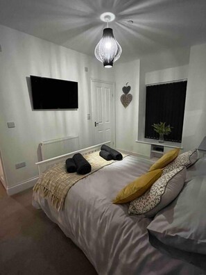 Departamento, 1 cama Queen size | 1 habitación, tabla de planchar con plancha, wifi gratis y ropa de cama 