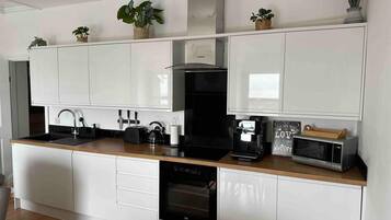 Căn hộ, 1 giường cỡ queen | Bếp riêng | Tủ lạnh, lò vi sóng, lò nướng, bếp nấu