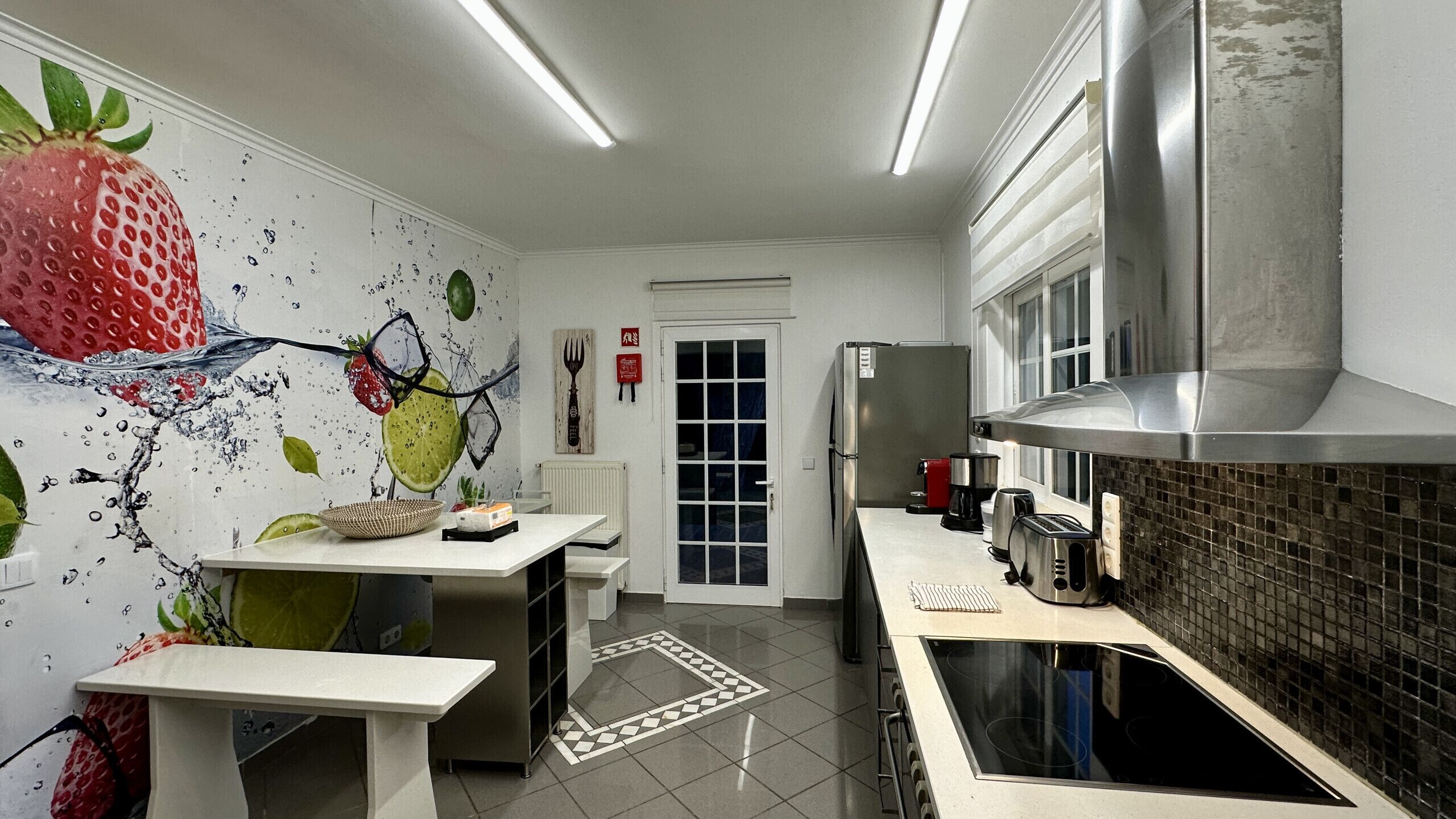 Kühlschrank, Mikrowelle, Ofen, Geschirrspüler