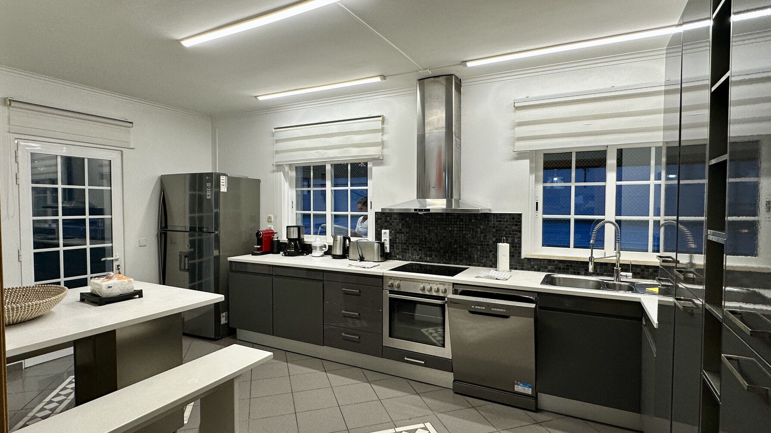 Kühlschrank, Mikrowelle, Ofen, Geschirrspüler