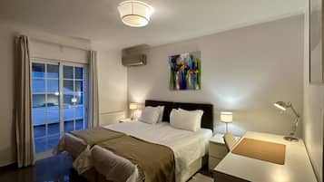 5 soverom, strykejern/-brett og reiseseng for barn