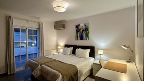 5 Schlafzimmer, Bügeleisen/Bügelbrett, Reisekinderbett