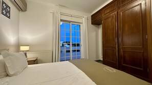 5 sovrum, strykjärn/strykbräda och resesäng