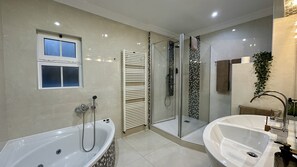 Douche, sèche-cheveux