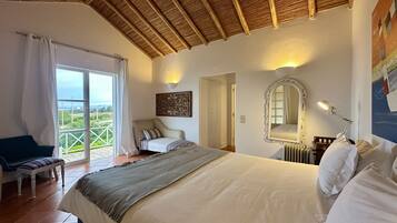 4 bedrooms, iron/ironing board, WiFi