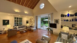 TV, fireplace - Dunas by Check-in Portugal (Albufeira)