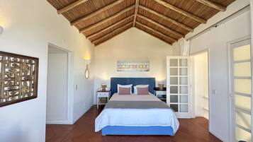 4 bedrooms, iron/ironing board, WiFi