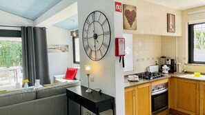 Kühlschrank, Mikrowelle, Ofen, Geschirrspüler