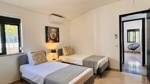 4 bedrooms, iron/ironing board