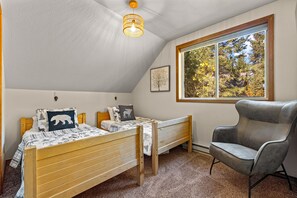 3 slaapkamers, een strijkplank/strijkijzer, wifi, beddengoed