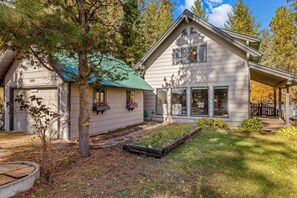 Exterior - New! Sunset Cabin - Two decks - Fire pit - Electric fireplace - Pet friendly - Fenced yard (McCall)