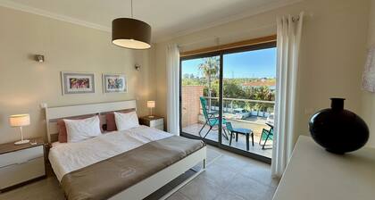 White by Check-in Portugal