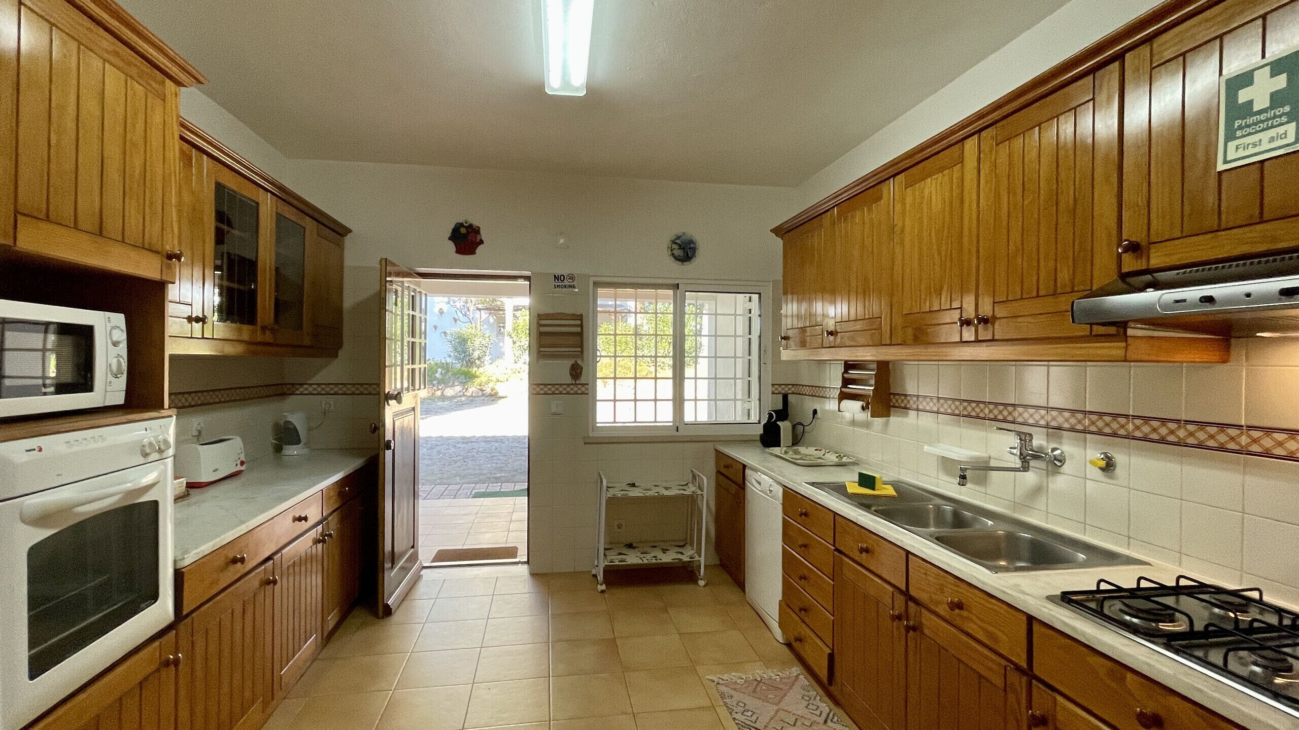 冷蔵庫、電子レンジ、オーブン、食器洗い機