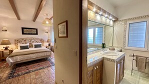 6 slaapkamers, een strijkplank/strijkijzer