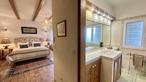 6 bedrooms, iron/ironing board