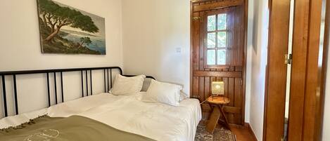 6 habitaciones y tabla de planchar con plancha