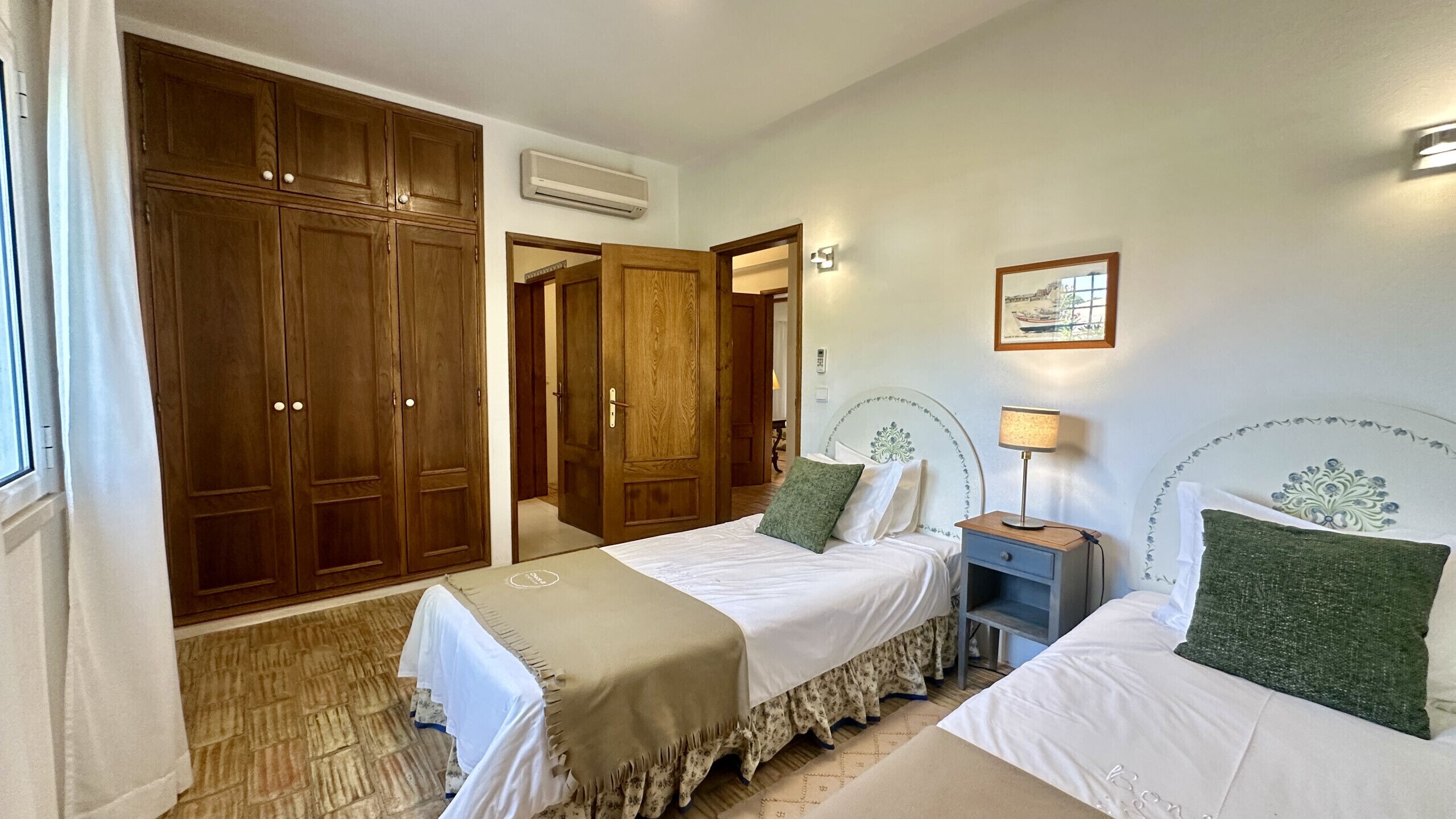 6 bedrooms, iron/ironing board