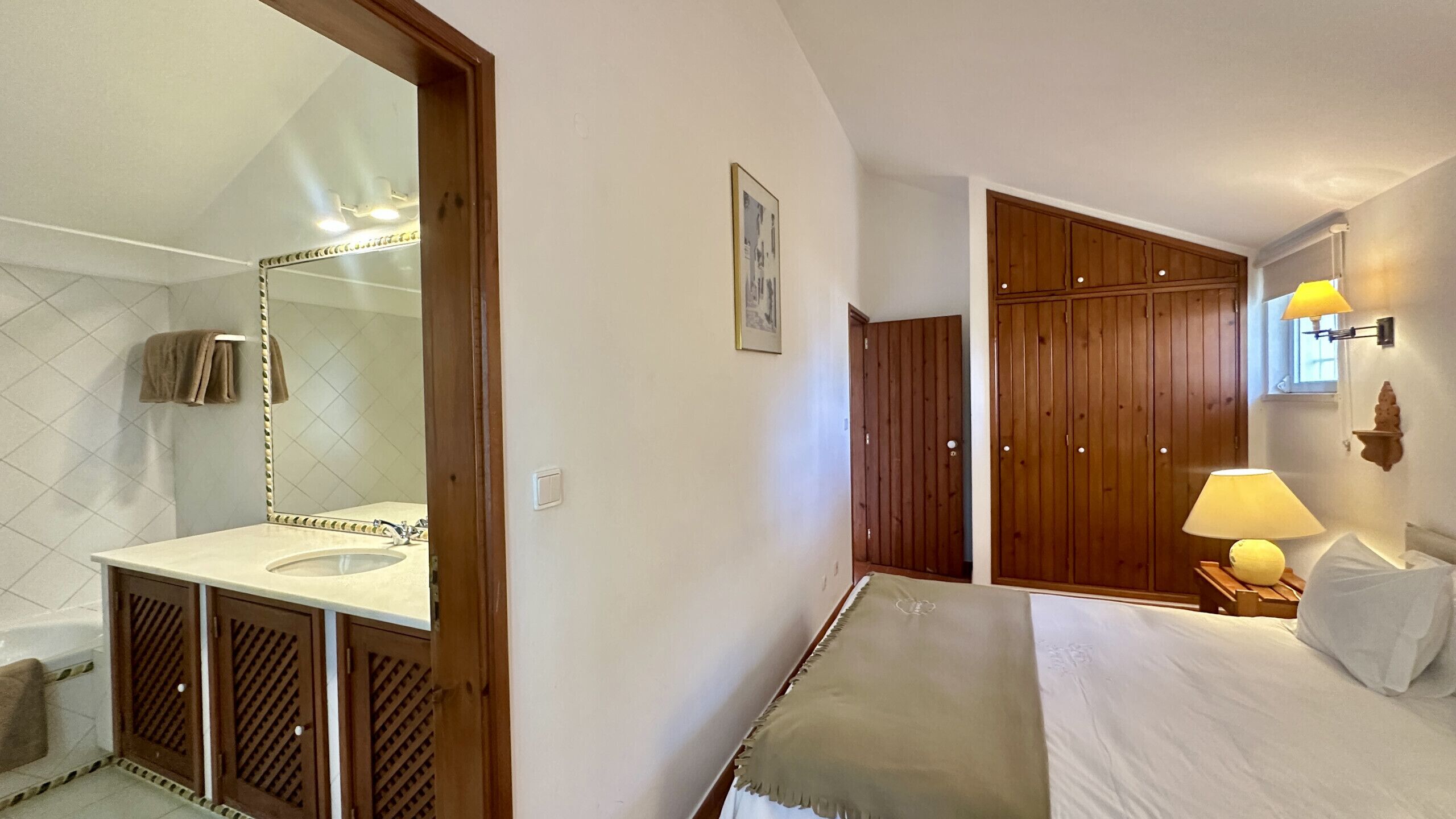 6 chambres, fer et planche à repasser