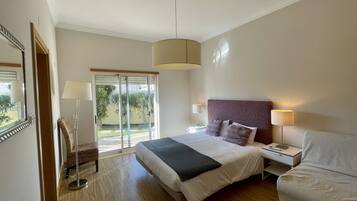 3 Schlafzimmer, Bügeleisen/Bügelbrett