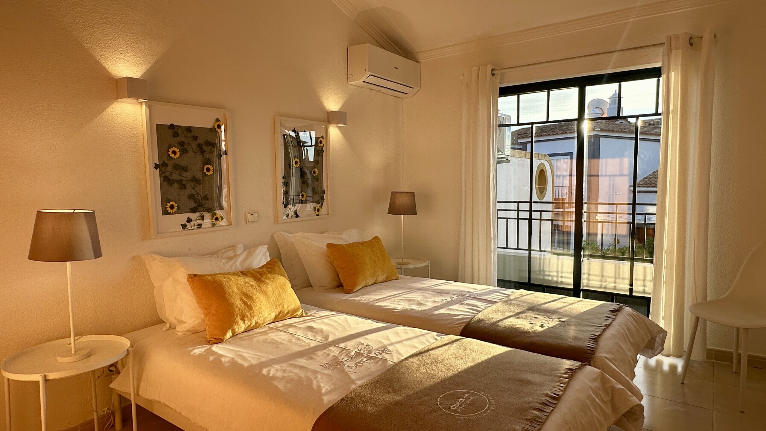 2 habitaciones y tabla de planchar con plancha 