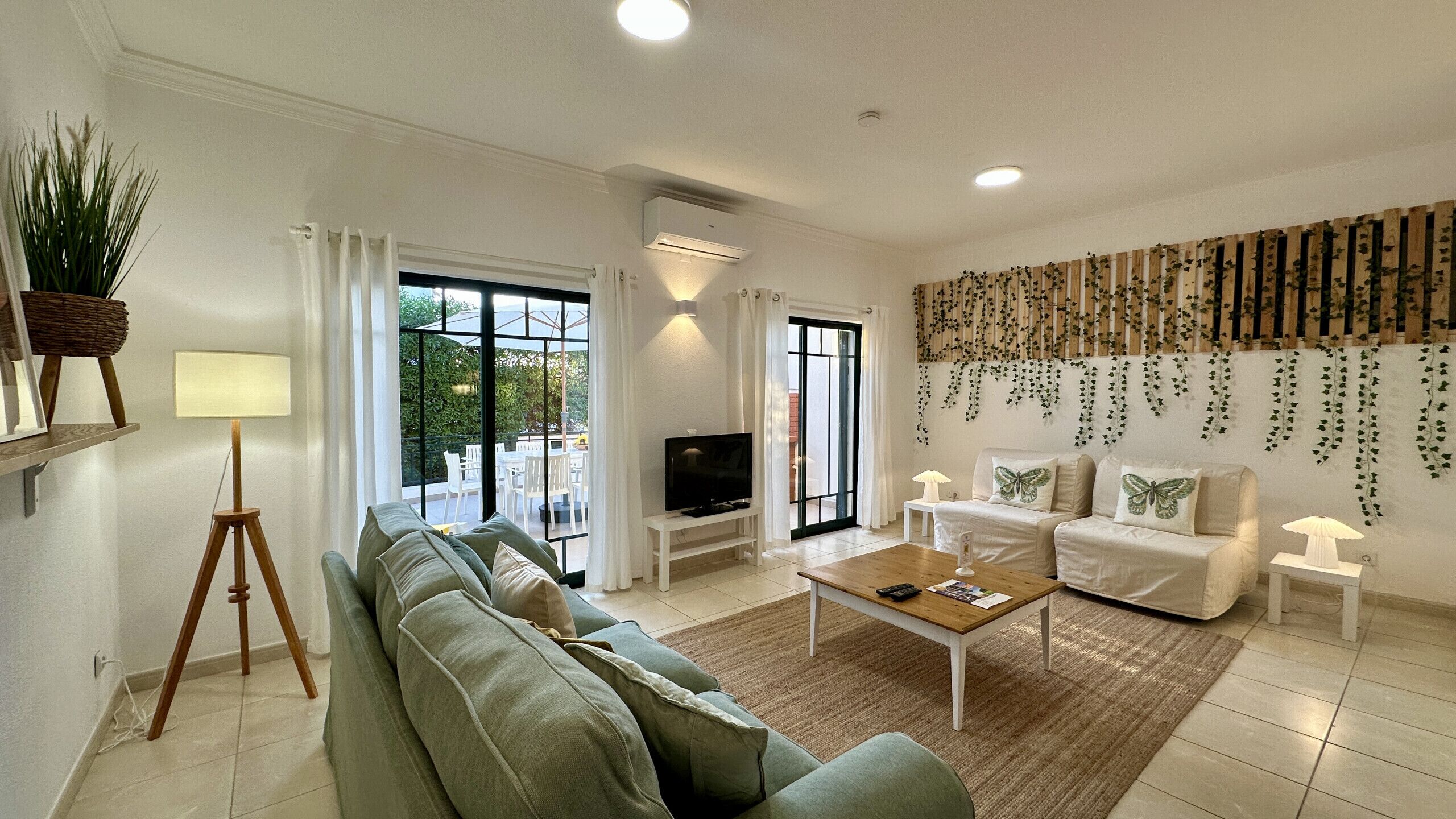 Télévision, table de tennis de table